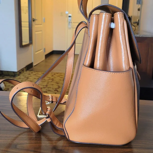 Backpack - Picture 6 of 8